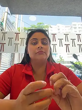 Angie_e - 😒👿😮Naked in supermarket +finger pussy
