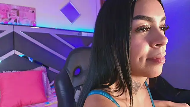 Bratz_x - Penetration with a sex toy