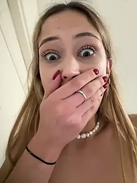 Blonde_exe - fingering pussy at university hallway !!