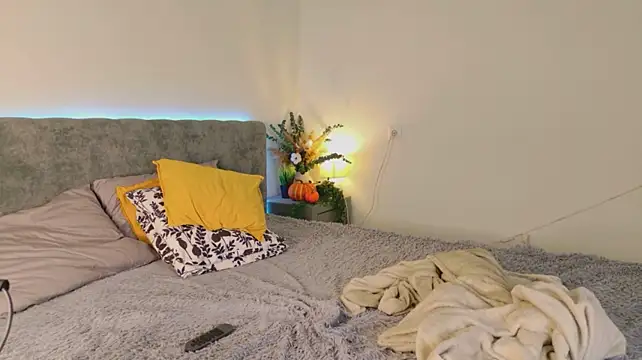 Tinapie - make my nipples hard