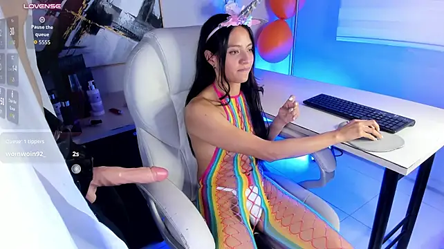 Kiara_goldd - Show pussy (Close Up)