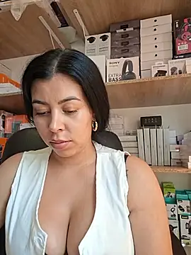 Luianna - Fuck dildo for 4 minutes
