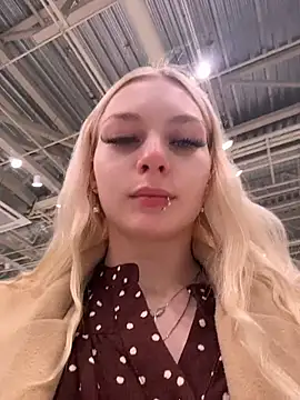 AngelinaTous - I'll show my ass + spank 5 times🍑