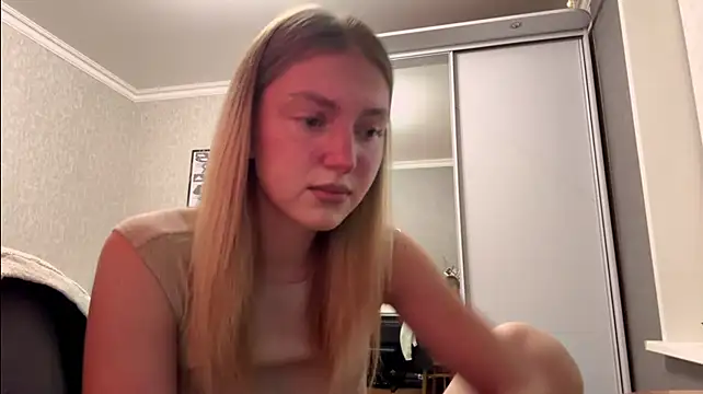 LatishaKrauel - Show my underboobs