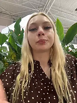 AngelinaTous - I'll show my ass + spank 5 times🍑