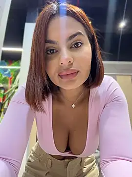 Irina_Velvett - Open pussy in públic 😈💦🥴