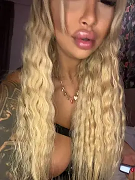 GoldenAmber_xx - Wet pussy Alert
