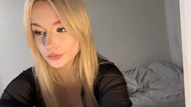 Real_anna - Play with my nipples under dress
