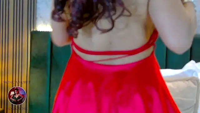 MonicaMoret - Look how I gets wet with my fingers🔥