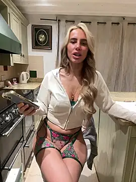 BellaGreenxo - Rub Nipples & Moan (2mins)