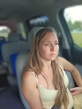 SkyelarSomer - 💃UpSkirt Pussy Flash 😻