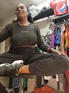 MAREIA_25 - HIDDEN CAM MAKE MY PUSSY SQUIRT ?