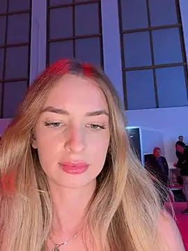 EvieEvans - LAST TIP GETS PORN WITH 50 STRANGERS
