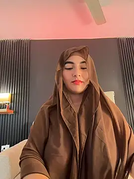Malika_Noor - Naughty toes tease 👣