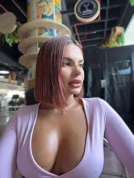 Irina_Velvett - Open pussy in públic 😈💦🥴