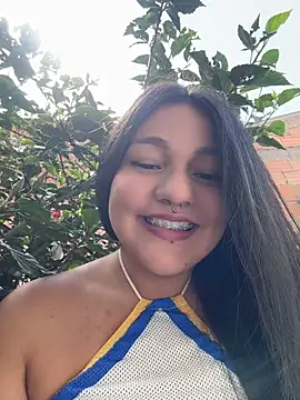 Emily_Gomezz - Play pussy with dildo
