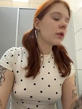 Freaky__Nikki - pull down panties and show pubis