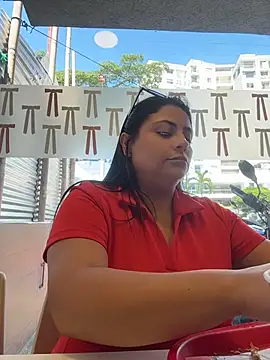 Angie_e - 😒👿😮Naked in supermarket +finger pussy