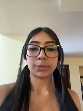 Chanell_ec - flash pussy in the office