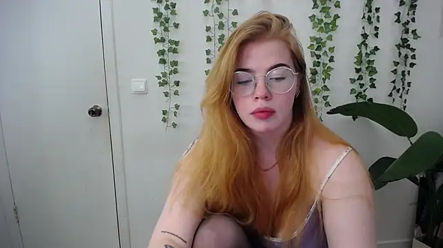 Mary_elle_ - hands under top + squeeze boobs