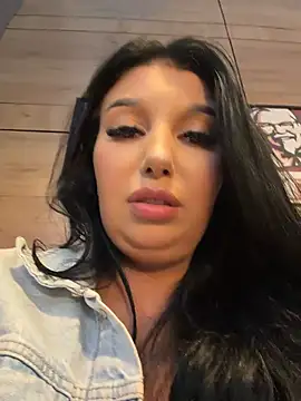 Tisha_Busty - Flash BOOBS and not get caught in KFC