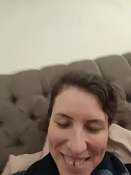 Goddesslulitaa - Masturbación en vivo con dildo de 5 minu