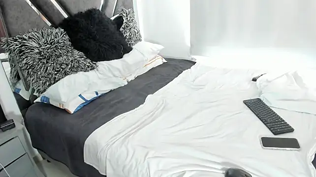 Alizehorny - PLAY WHIT PUSSY AND 4 FINGUERS DEEP