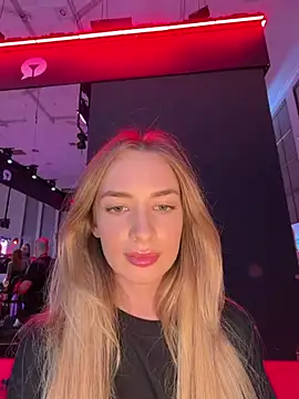 EvieEvans - LAST TIP GETS PORN WITH 50 STRANGERS
