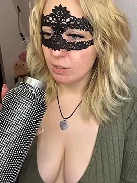 -CurvySecret- - 👣Show Feet close 5 min