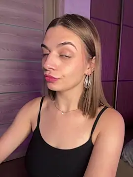 KatyOops - FLASH BOOBS