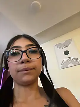 Chanell_ec - flash pussy in the office
