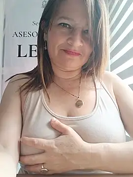 KAREN--03 - Play pussy +dildo