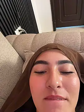 Malika_Noor - Naughty toes tease 👣