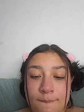 EmilyRoy77 - Show pussy
