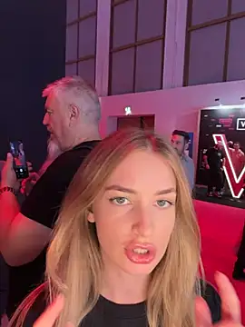 EvieEvans - LAST TIP GETS PORN WITH 50 STRANGERS