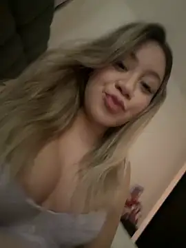 Lindachiquita - Te enseño mis labios de abajo ❤️