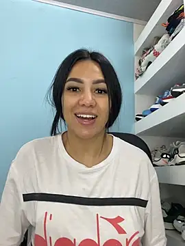 Marianahb-e - Flash boobs