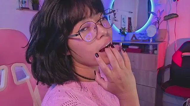 LoaLuxury - lick balls w eye contact