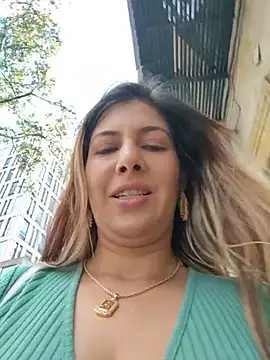 Scarlett_moore - View under my dress
