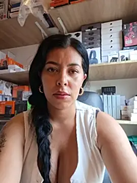 Luianna - Fuck dildo for 4 minutes