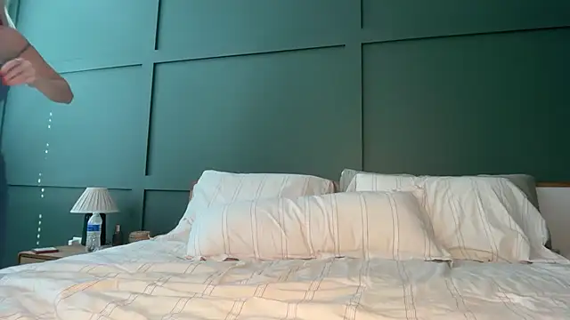 Meggsworld - lotion naked bodyy ;))