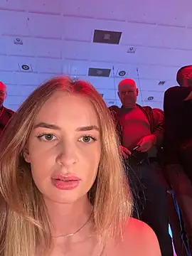 EvieEvans - LAST TIP GETS PORN WITH 50 STRANGERS