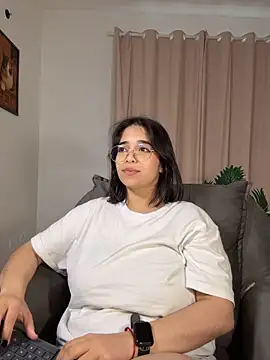 Tati_reyess - lets see that tits