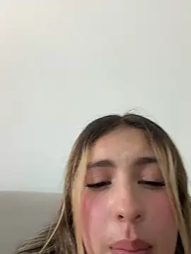 Cloee_Rainbow1 - Two fingers inside the pussy🤘🏼👀😈