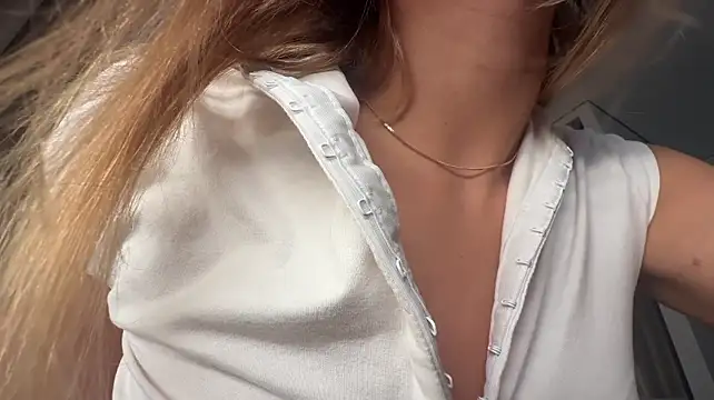 Roselyn_rose - wet my top
