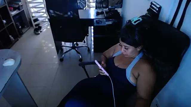 Ashley_latina02 - vibraciones en la oficina