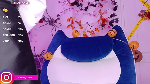 Swannamy - Fingers my pussy and slurp my juices