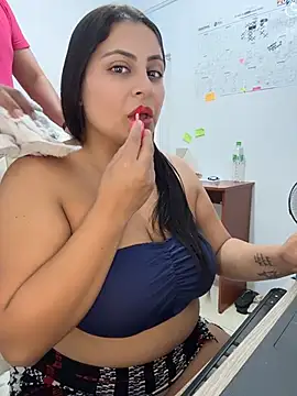 Angie_e - 😒👿😮Naked in supermarket +finger pussy
