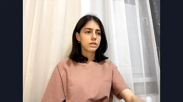 ElenoreNaughton - I'm freezing - let's change outfit :(