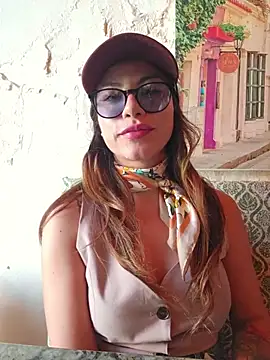 Karen_San_Miguel - Play nipples in public +hot video 😈